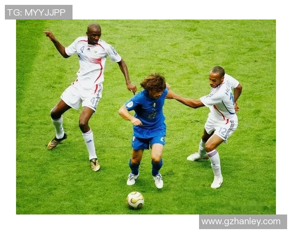 1992年横空出世的足球巨星成长历程与辉煌瞬间