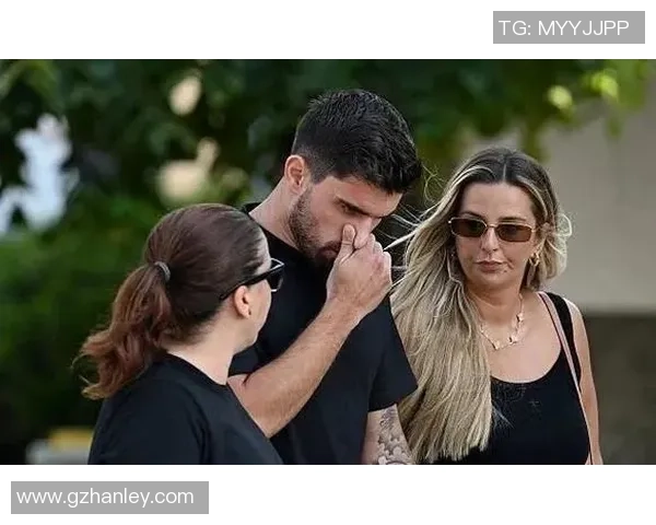 2017年足坛巨星纷纷告别赛场辉煌谢幕引发全球球迷热议