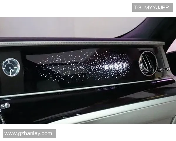 球星穿的高端足球鞋价格揭秘 超越想象的奢华与性能