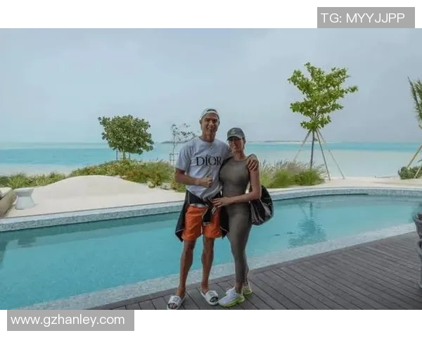 足球明星与子共舞亲子时光 温馨瞬间展现家庭情感的独特魅力